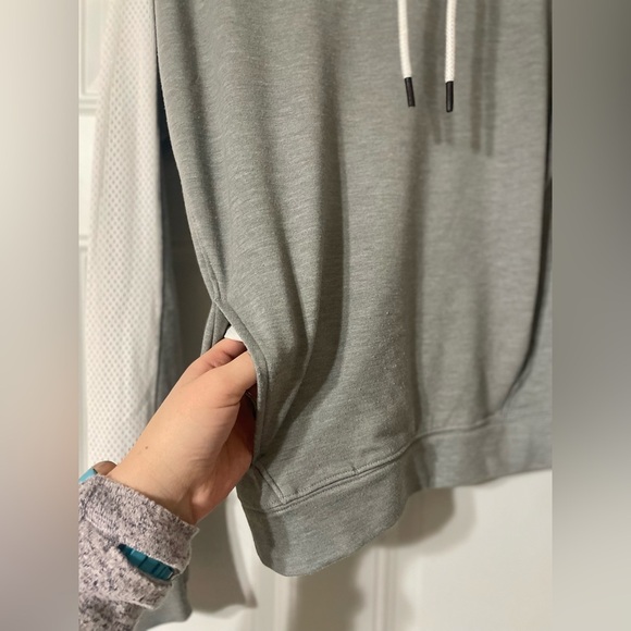 Under Armour Cowl Neck Gray Cropped Hoodie Logo Athletic Athleisure Sporty Small - Picture 2 of 7